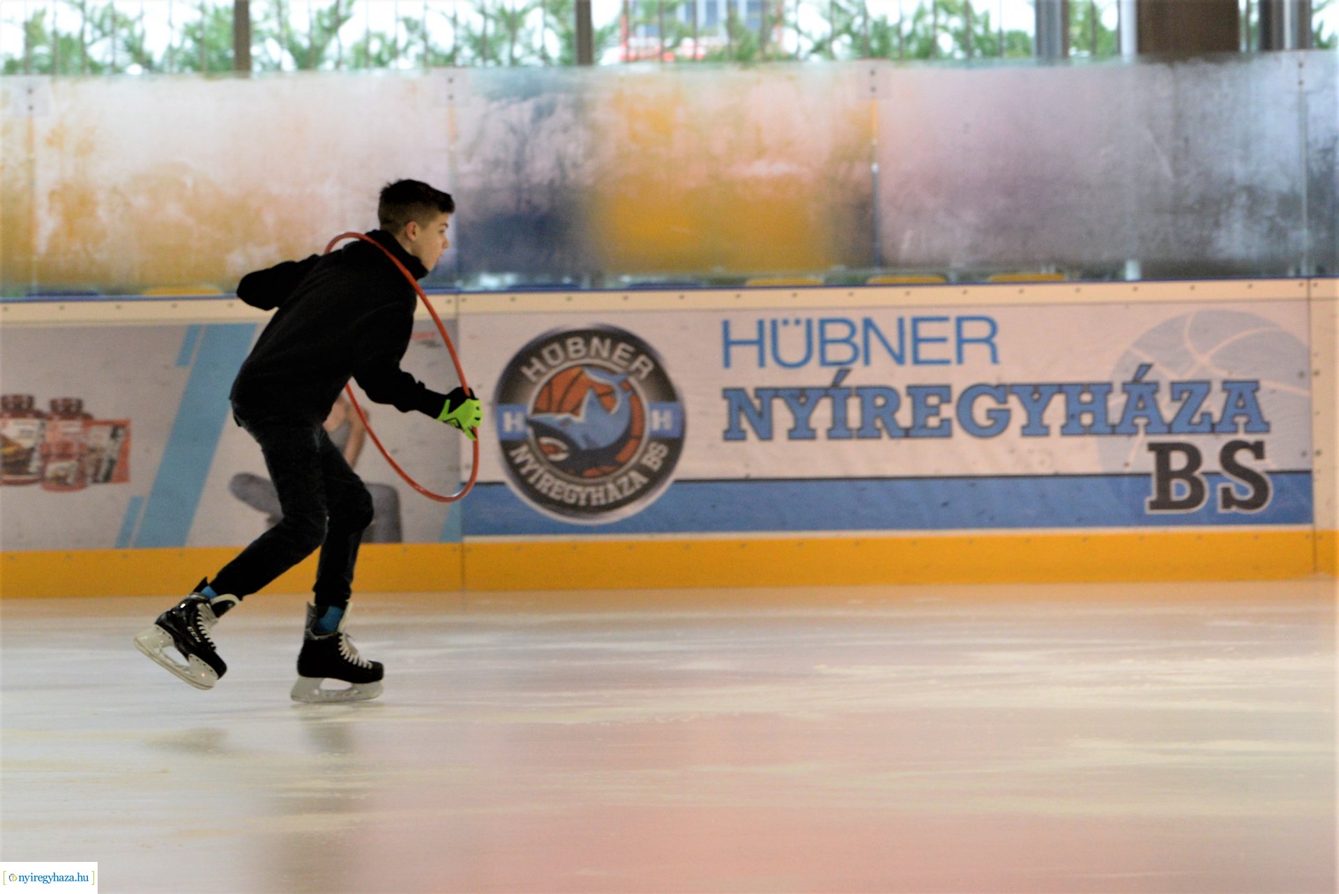 Iskolások jégtusa versenye