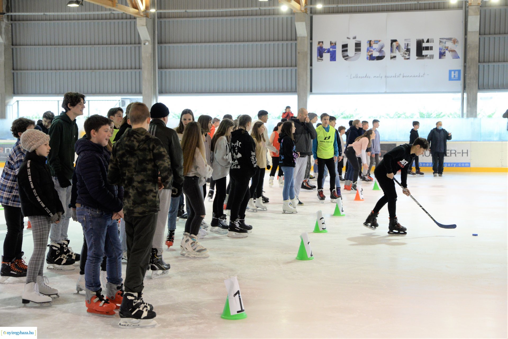 Iskolások jégtusa versenye