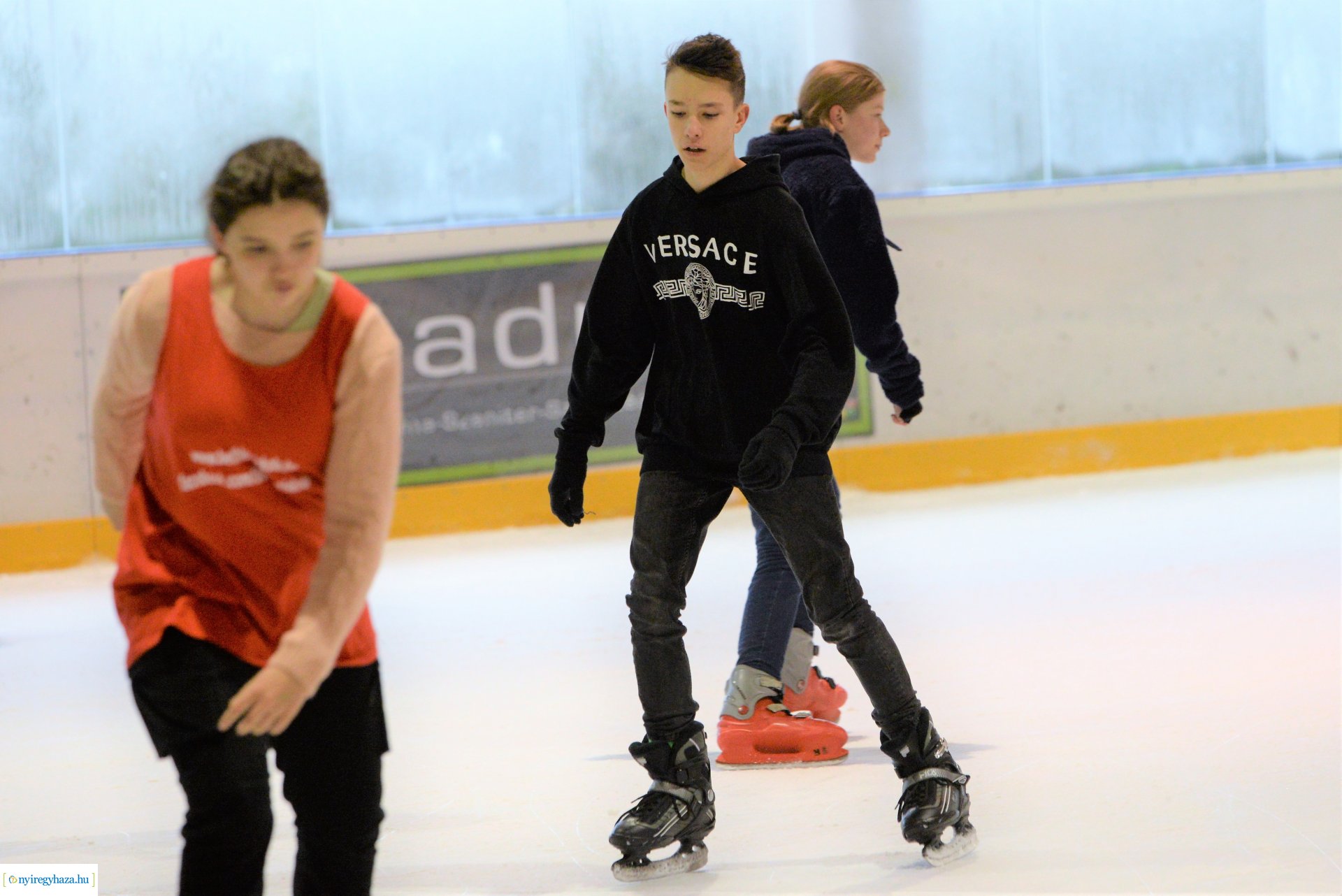 Iskolások jégtusa versenye