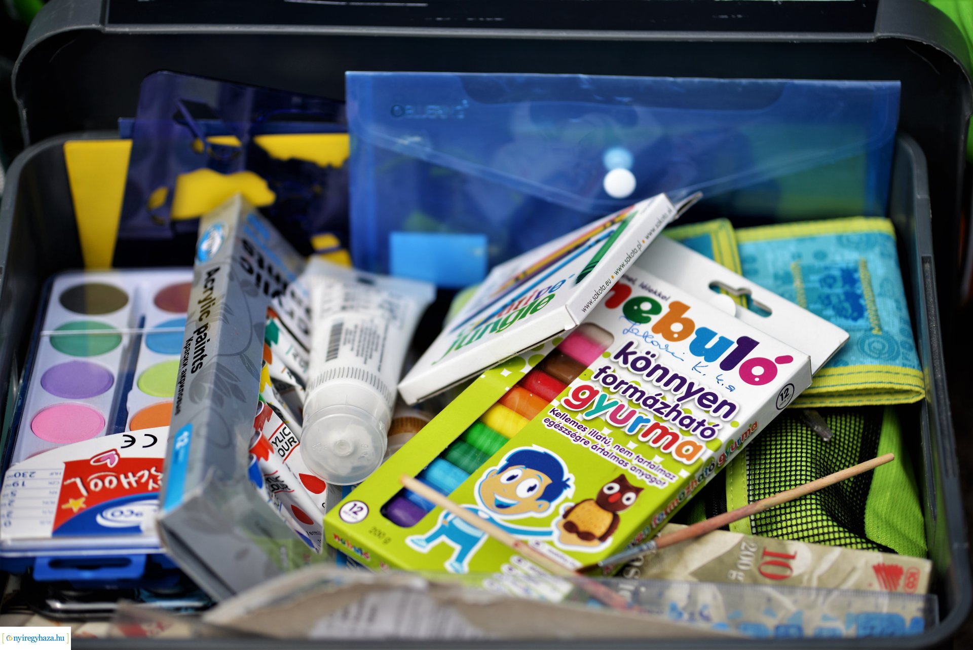 Iskolatáska gyűjtő akció az ÉAK-nál