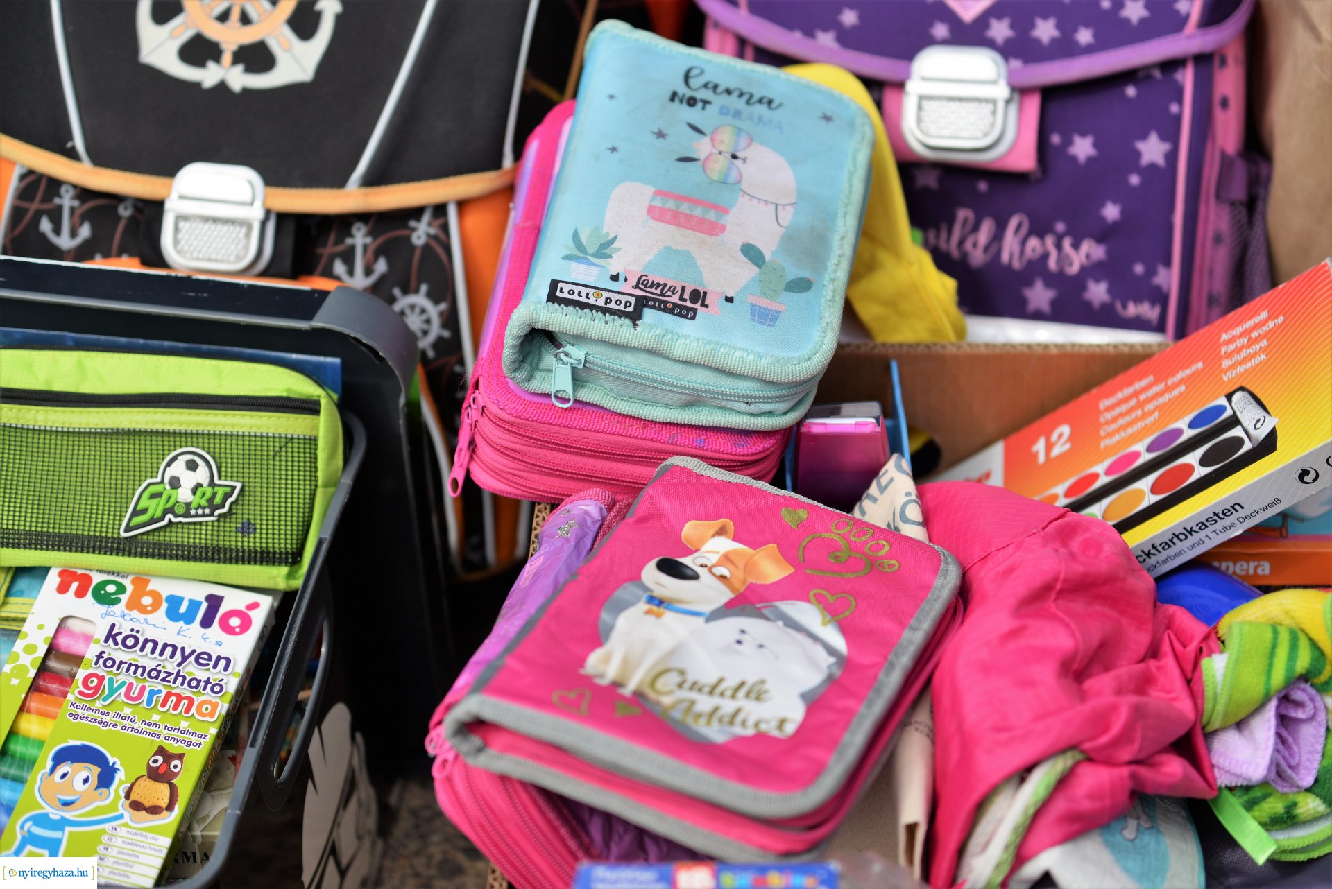 Iskolatáska gyűjtő akció az ÉAK-nál