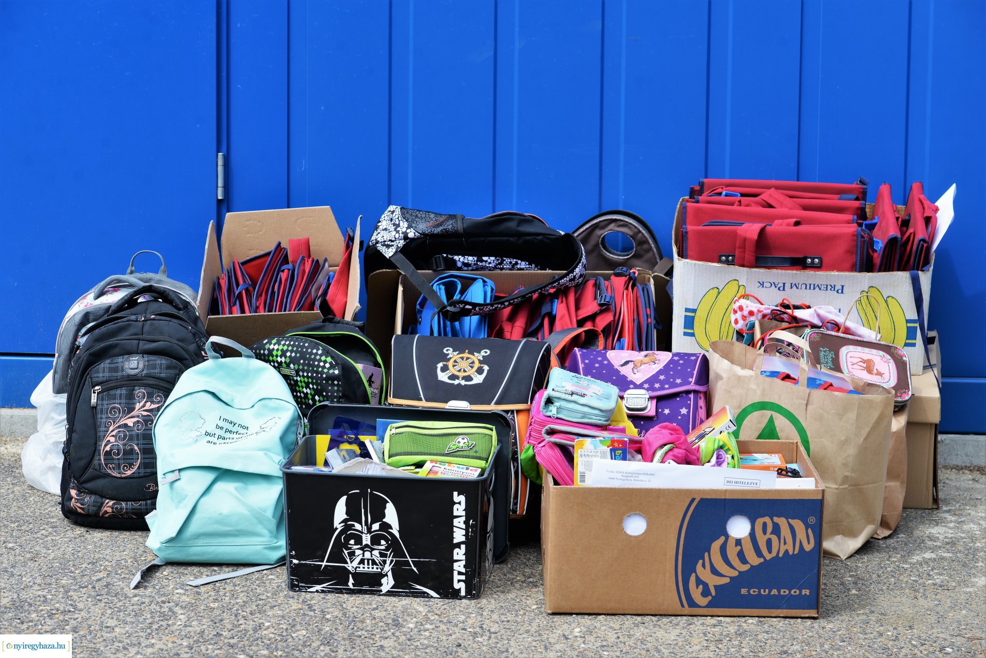 Iskolatáska gyűjtő akció az ÉAK-nál