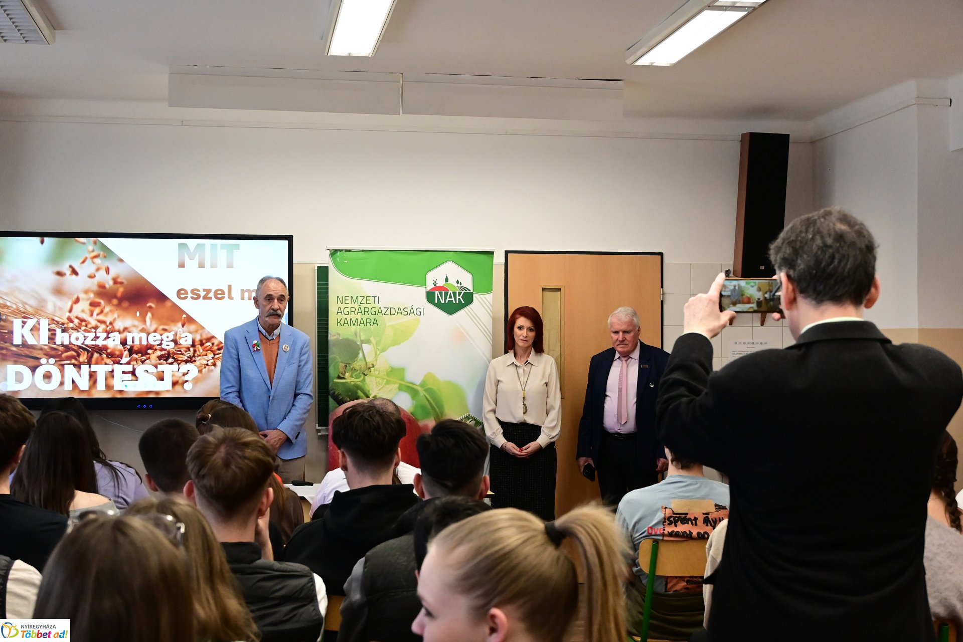 Itthonról-Otthonra - fórum középiskolásoknak az Eötvösben