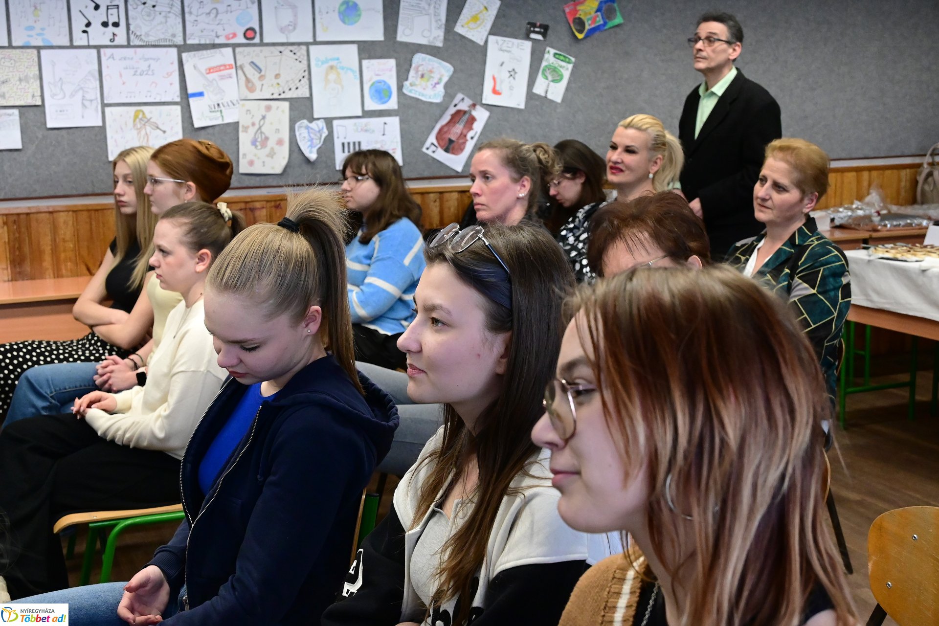 Itthonról-Otthonra - fórum középiskolásoknak az Eötvösben