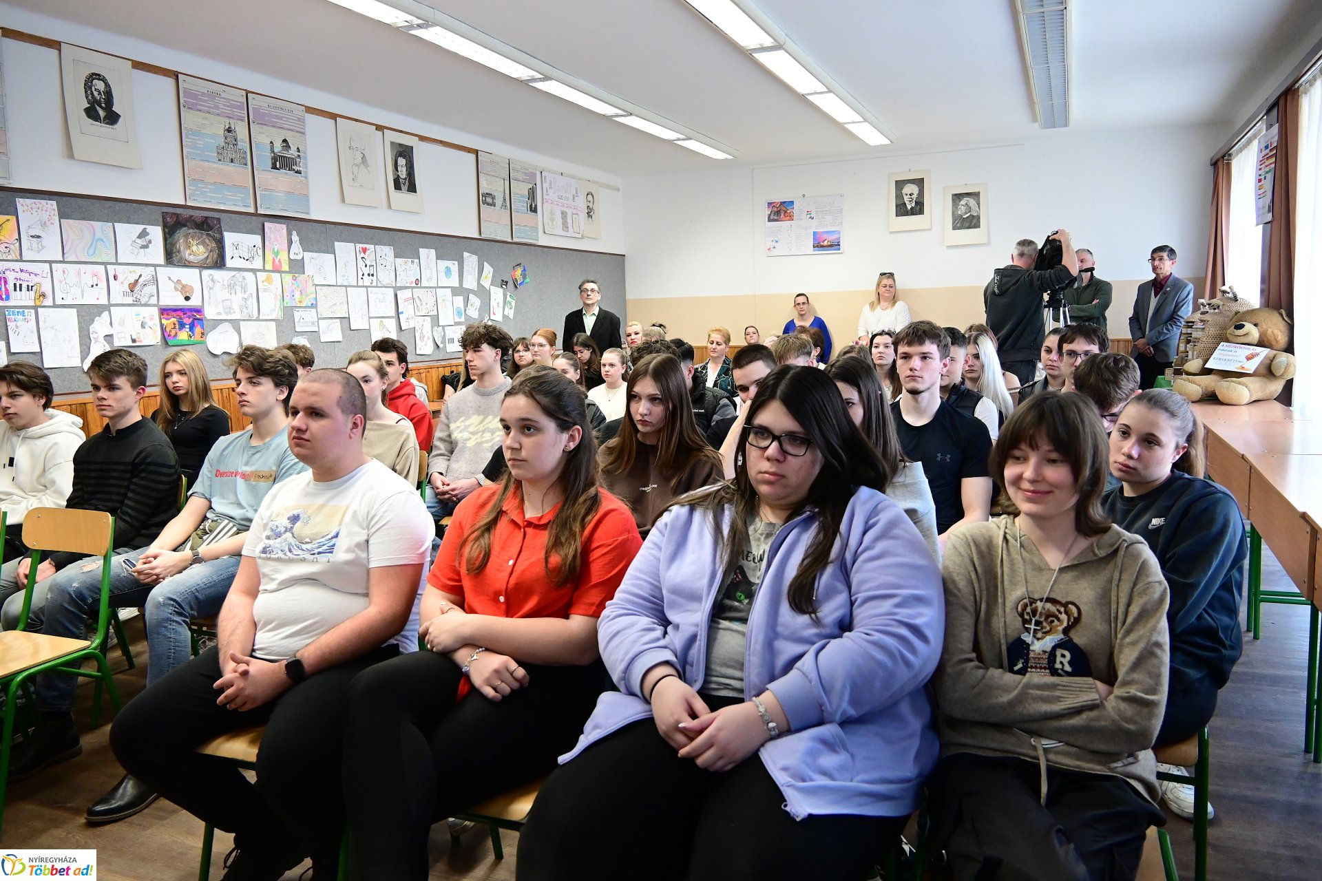 Itthonról-Otthonra - fórum középiskolásoknak az Eötvösben