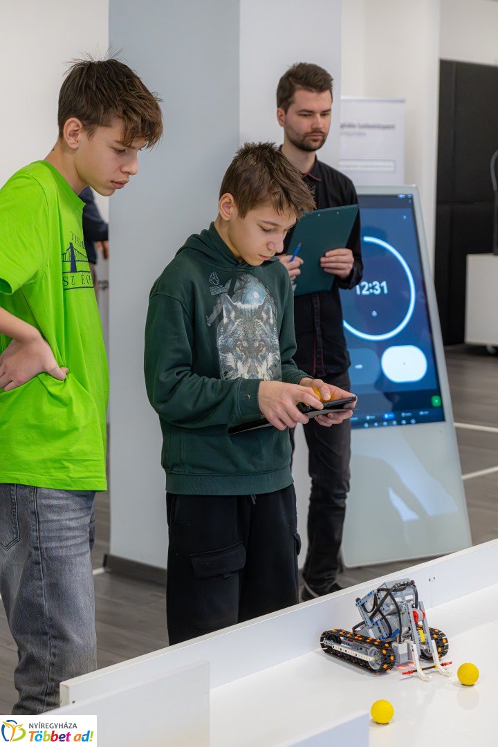 IV. DKC Robotika Verseny a Nyíregyházi Digitális Tudásközpontban