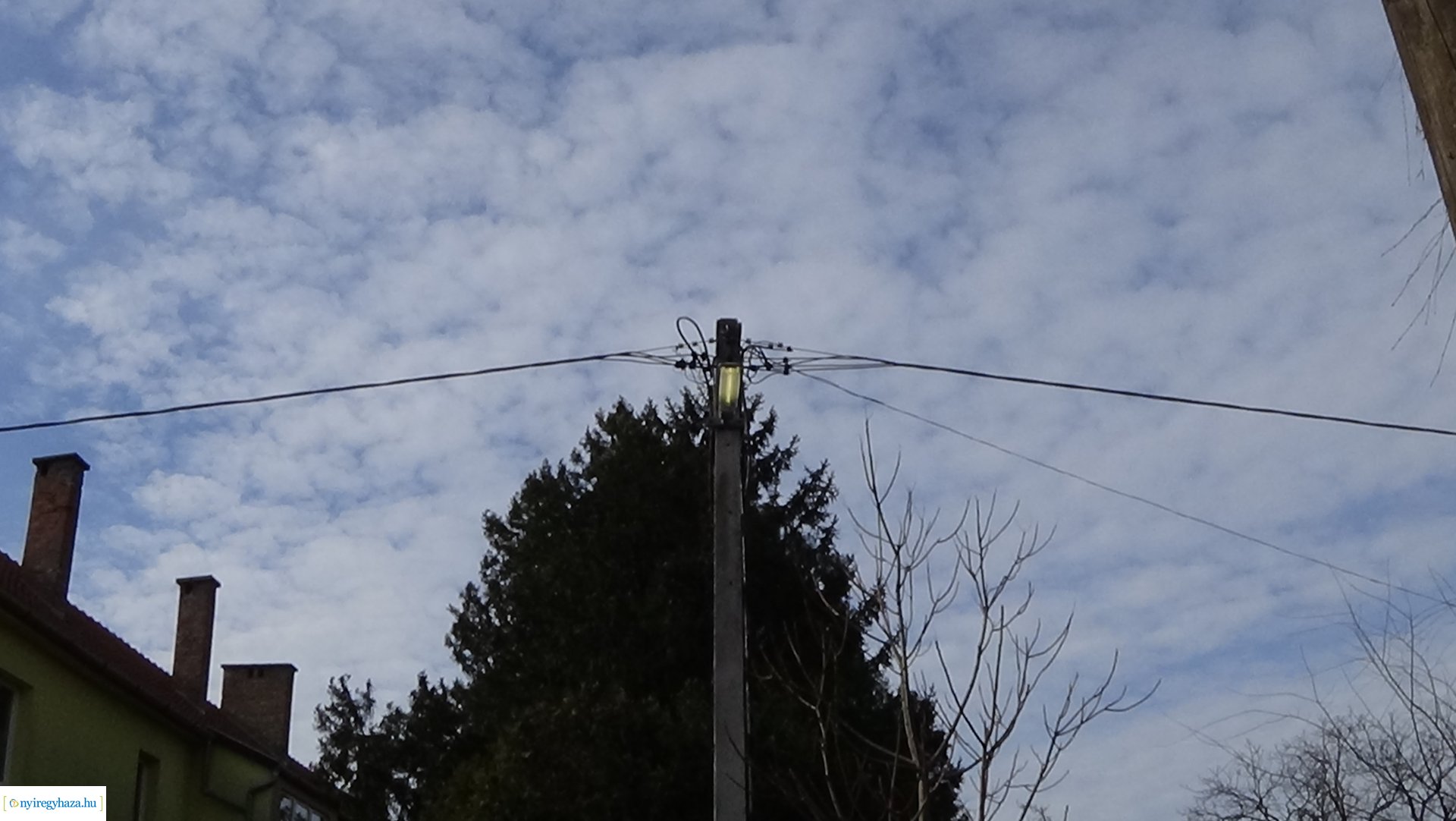 Izzókat cseréltek az E.ON szakemberei a Hímesben