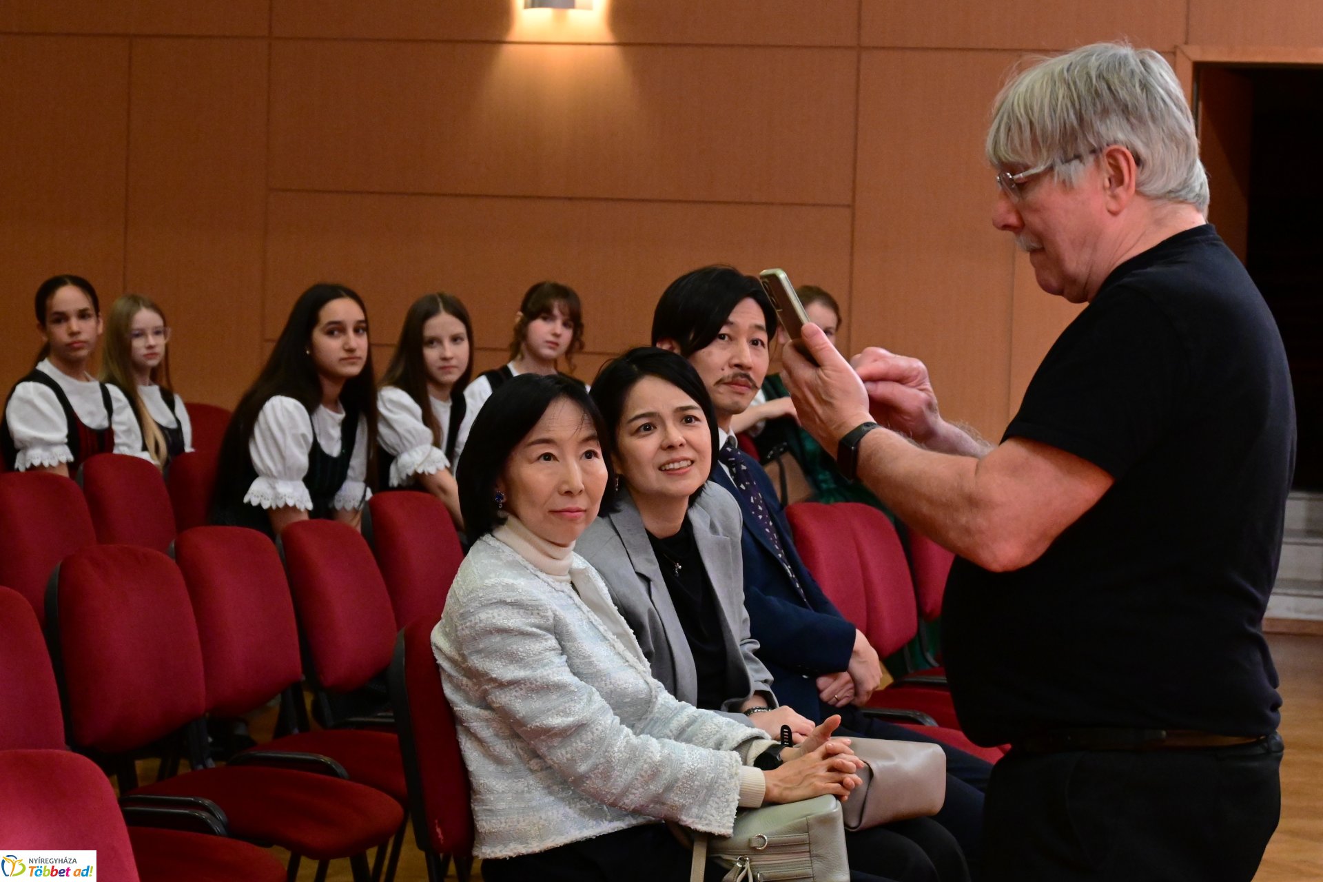 Japán nagykövet látogatása a Cantemus Kórusnál