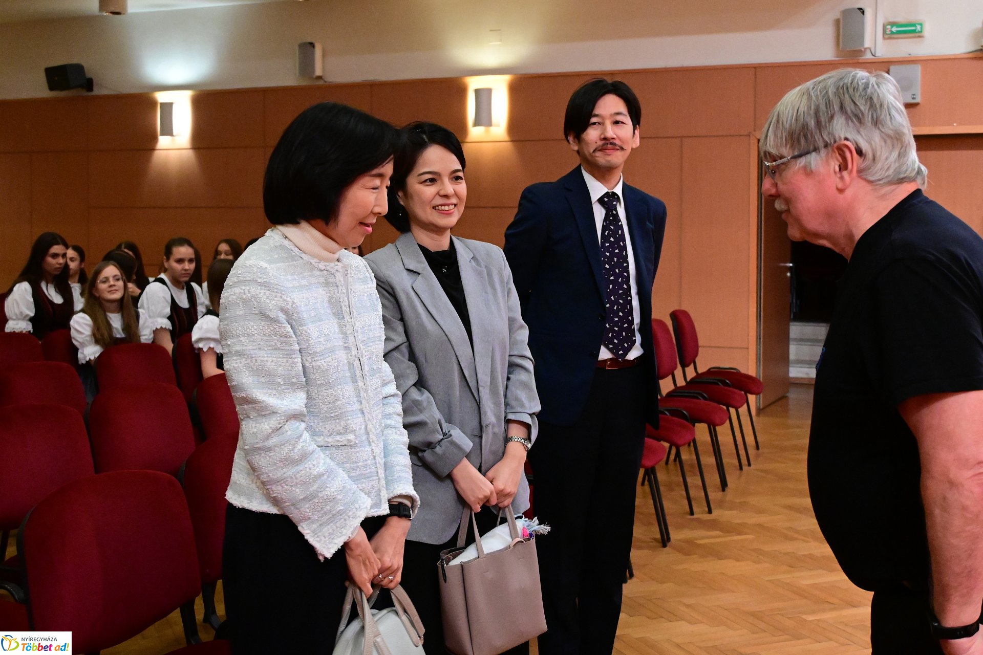 Japán nagykövet látogatása a Cantemus Kórusnál