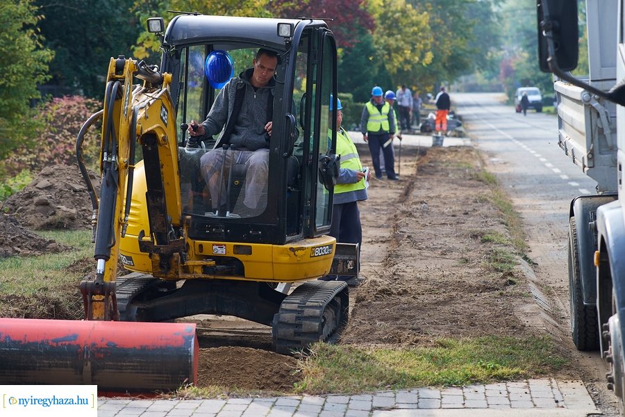 Járdaépítés a Fürdő utcán