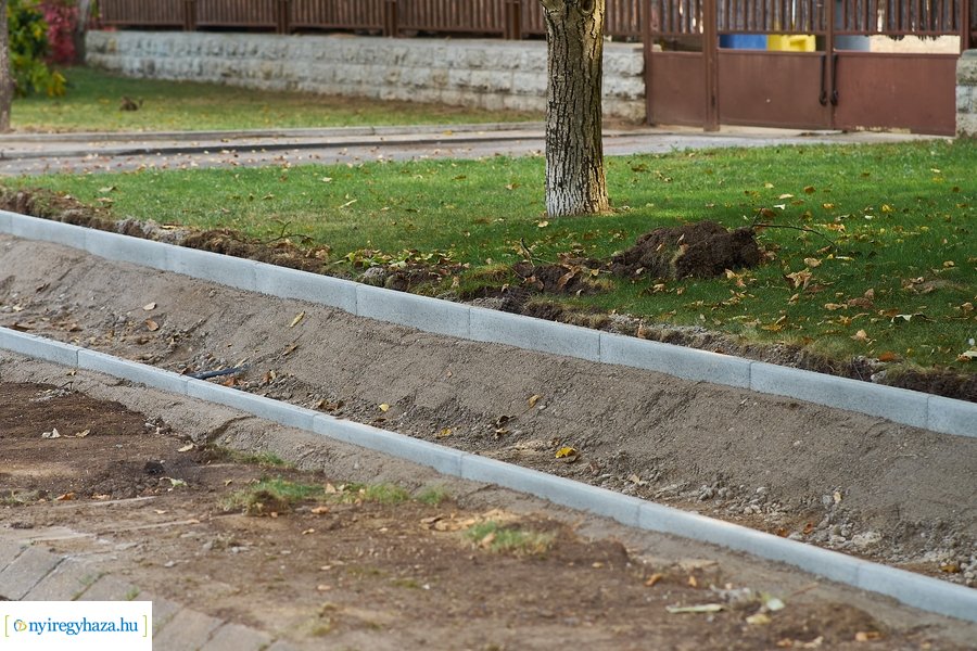 Járdaépítés a Fürdő utcán