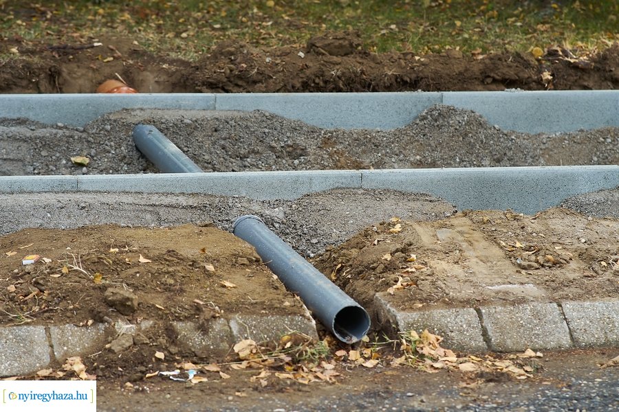 Járdaépítés a Fürdő utcán