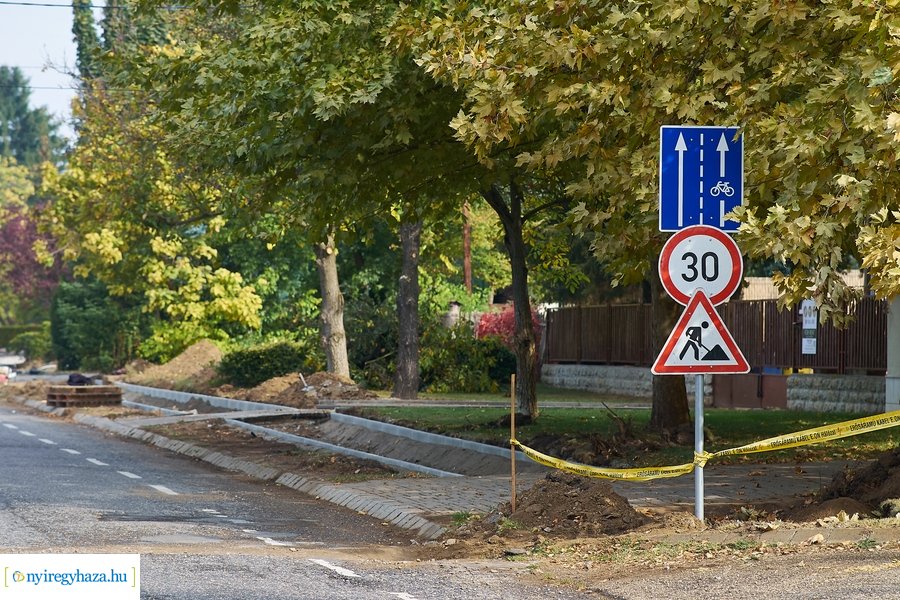 Járdaépítés a Fürdő utcán