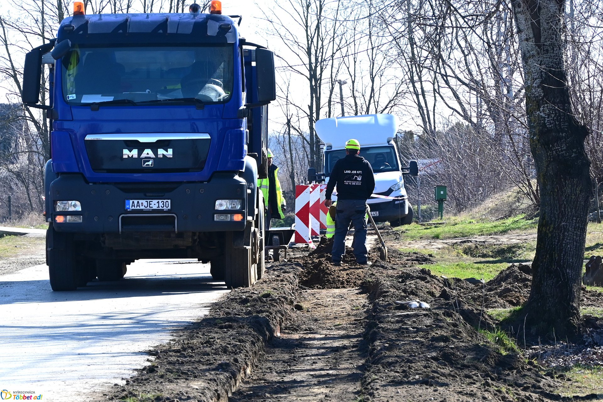Járdaépítés a Hosszúháti úton