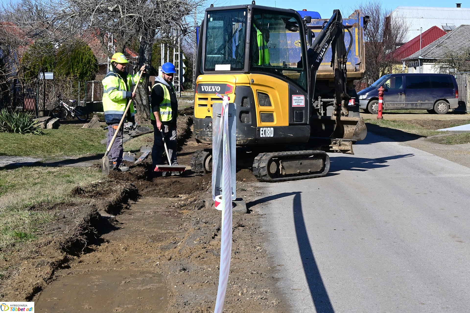 Járdaépítés a Hosszúháti úton