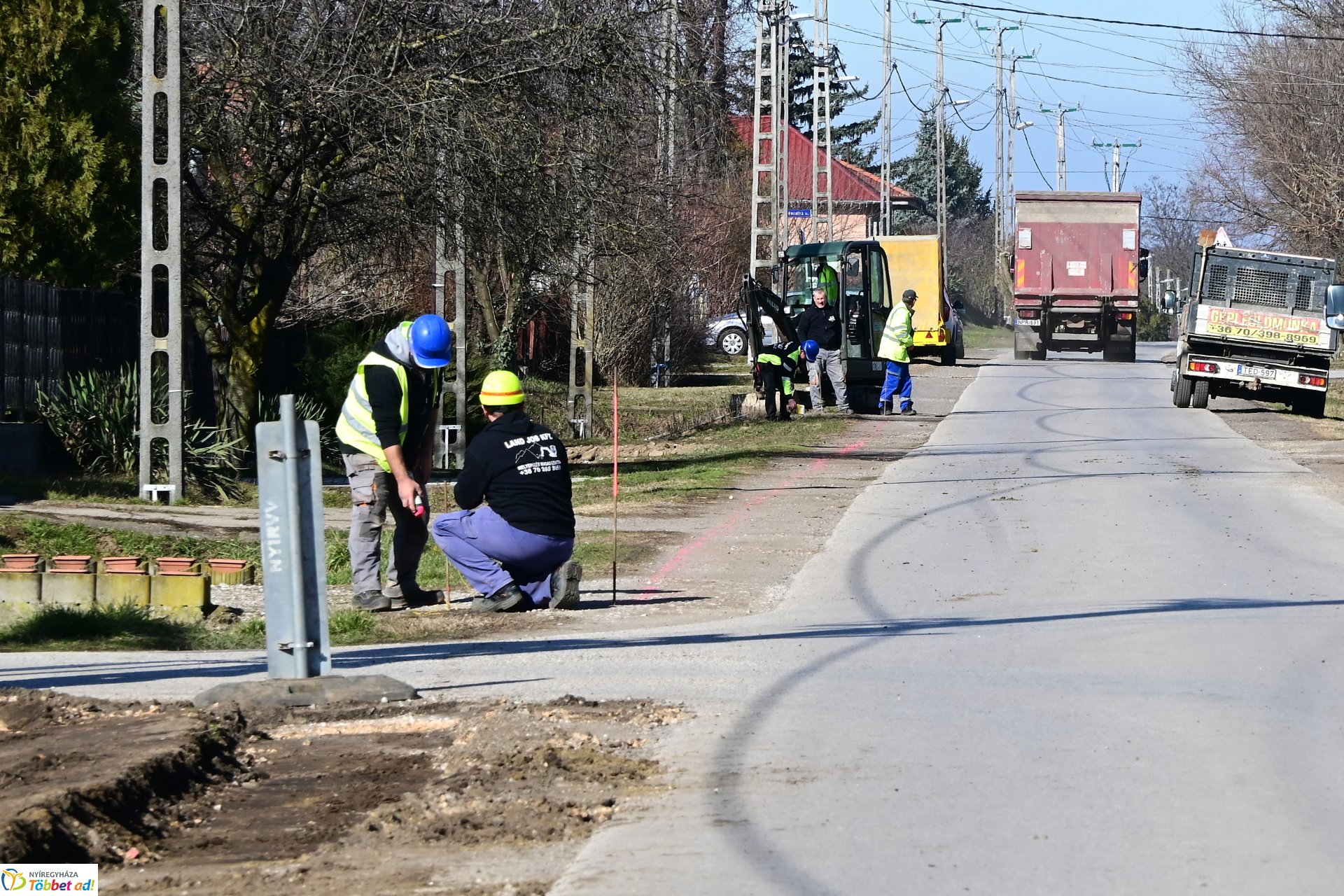 Járdaépítés a Hosszúháti úton