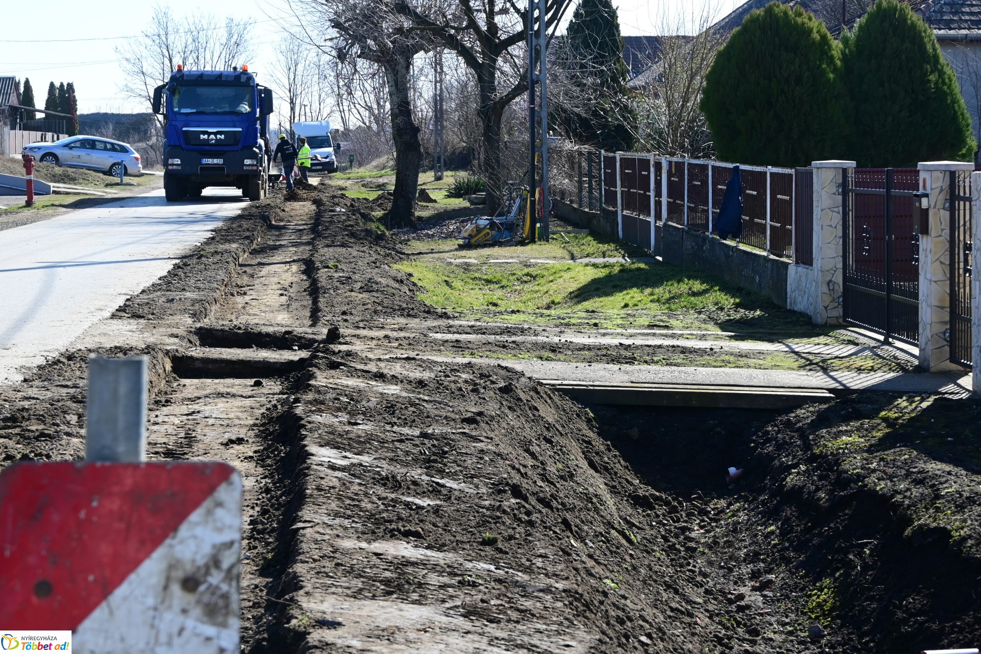 Járdaépítés a Hosszúháti úton