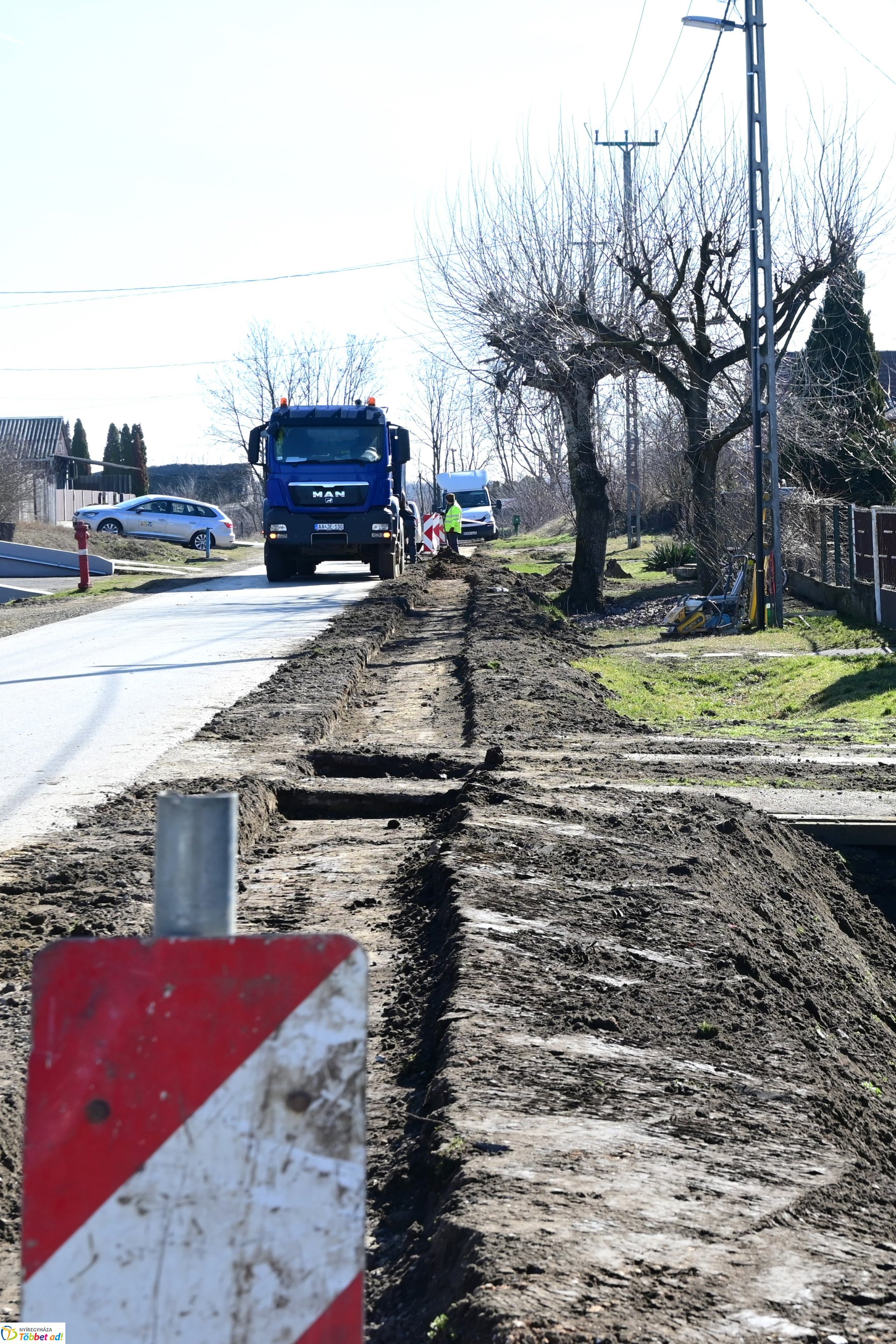 Járdaépítés a Hosszúháti úton