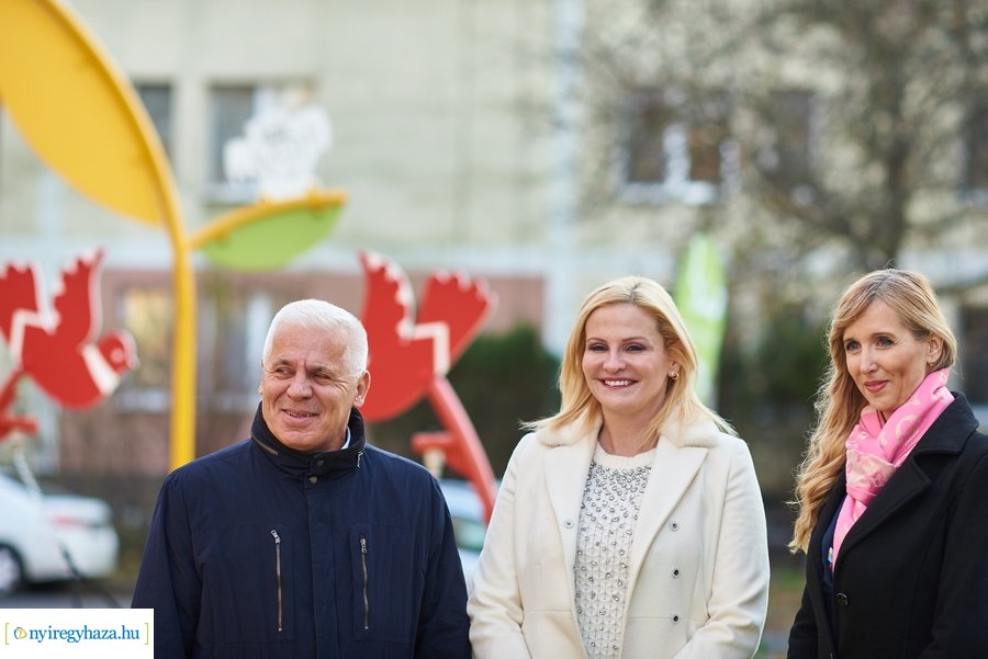 Játszótér átadás a Sarkantyú utcán