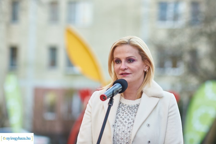 Játszótér átadás a Sarkantyú utcán