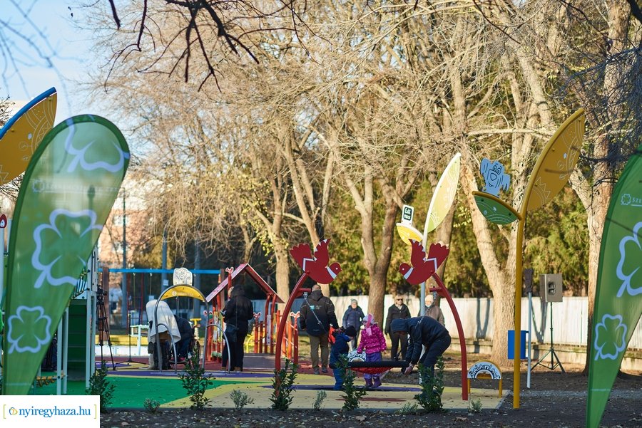 Játszótér átadás a Sarkantyú utcán