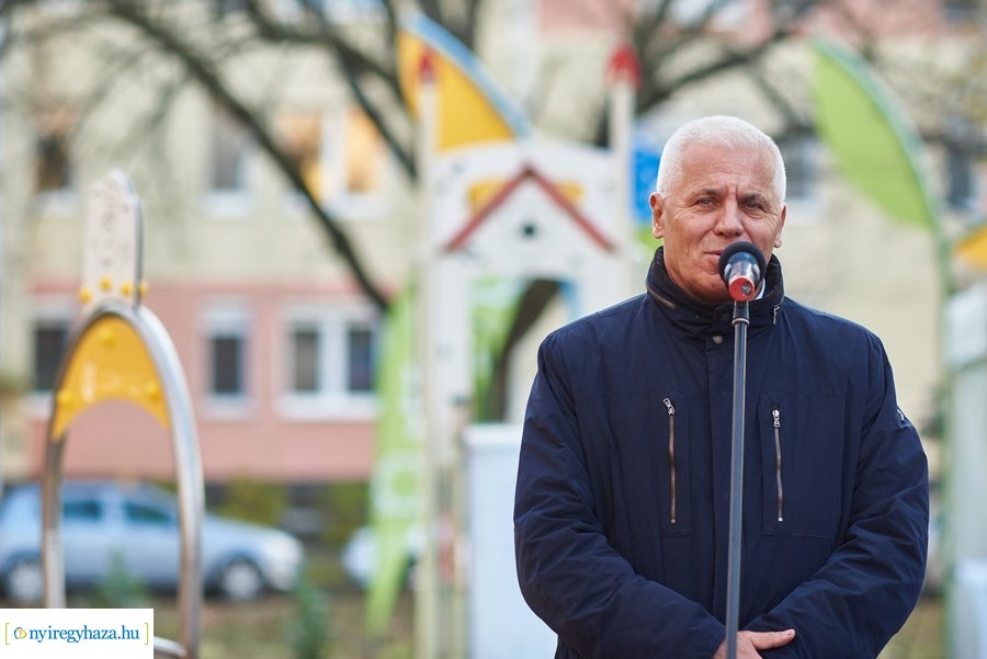 Játszótér átadás a Sarkantyú utcán