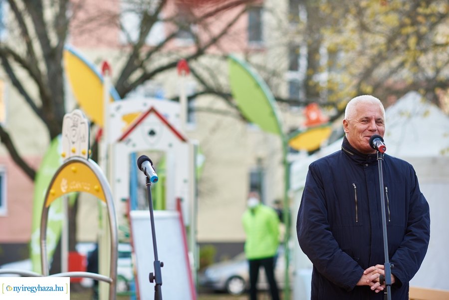 Játszótér átadás a Sarkantyú utcán
