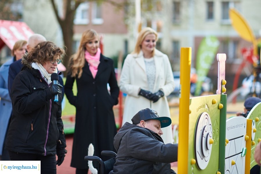 Játszótér átadás a Sarkantyú utcán