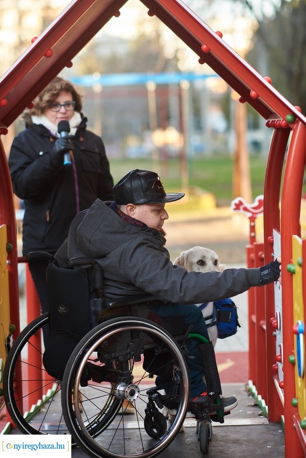 Játszótér átadás a Sarkantyú utcán