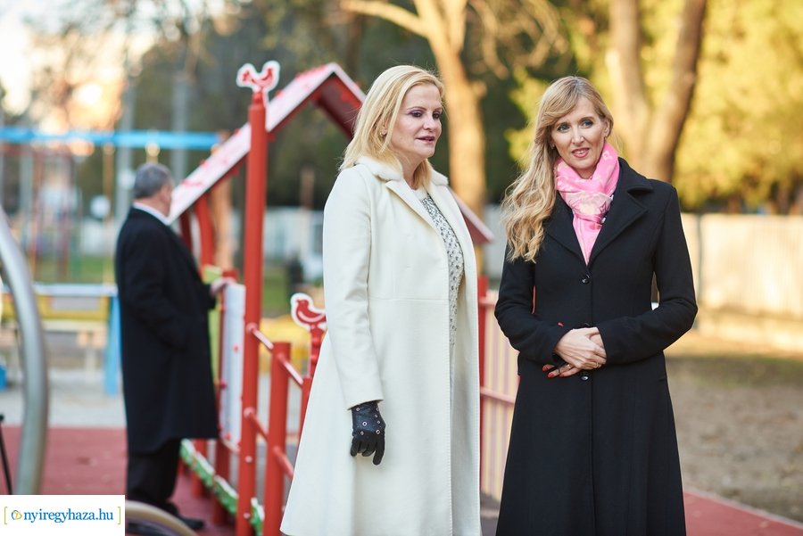 Játszótér átadás a Sarkantyú utcán