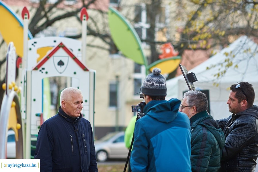 Játszótér átadás a Sarkantyú utcán