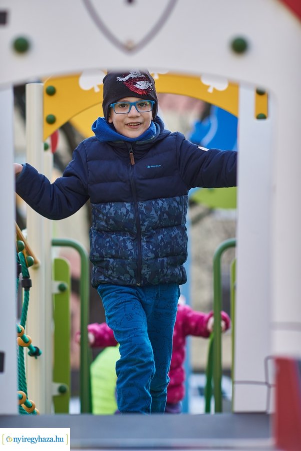 Játszótér átadás a Sarkantyú utcán