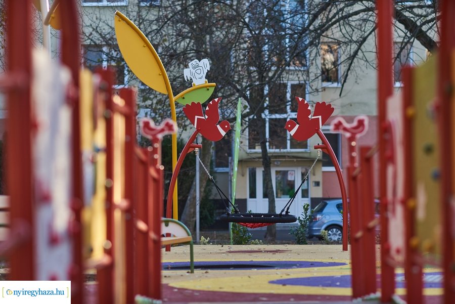 Játszótér átadás a Sarkantyú utcán