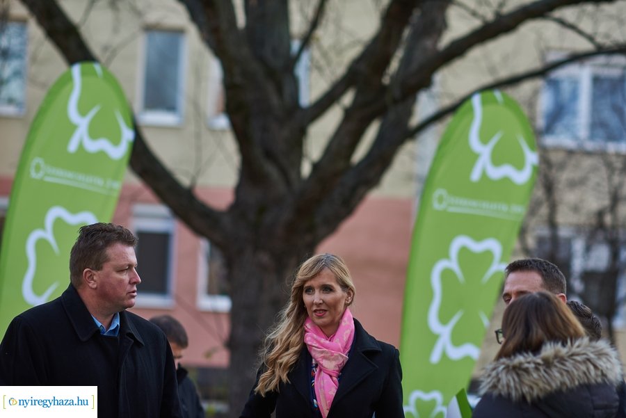 Játszótér átadás a Sarkantyú utcán