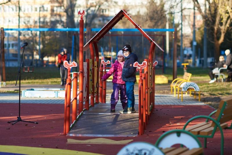 Játszótér átadás a Sarkantyú utcán