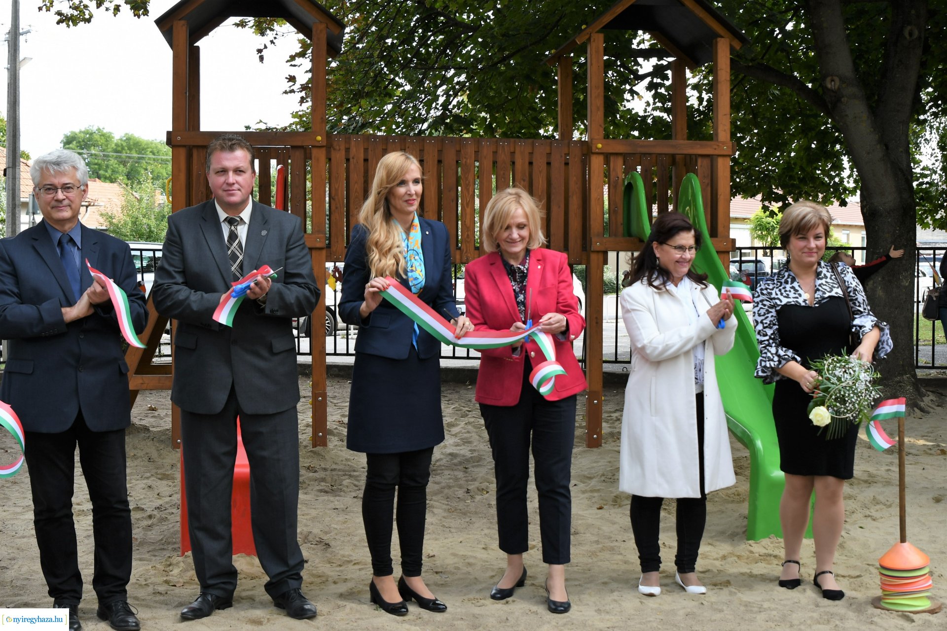 Játszótér avatás a Móricz Zsigmond Általános Iskolában