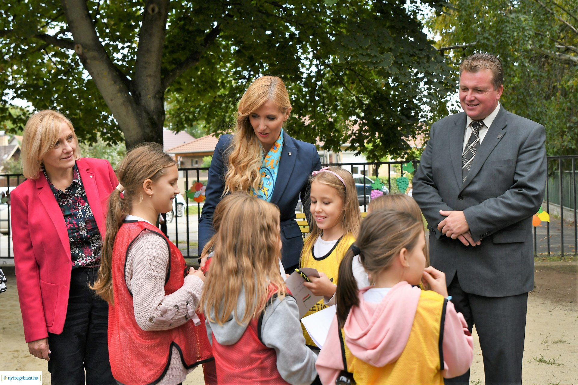 Játszótér avatás a Móricz Zsigmond Általános Iskolában