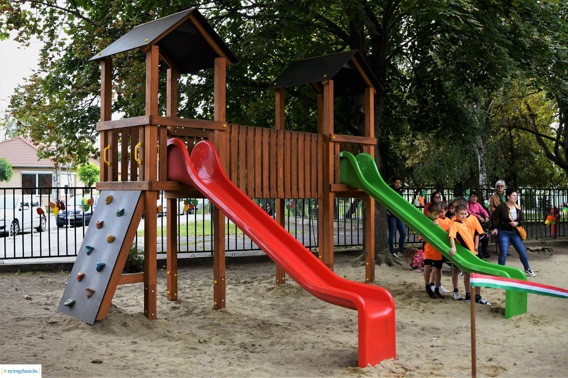 Játszótér avatás a Móricz Zsigmond Általános Iskolában