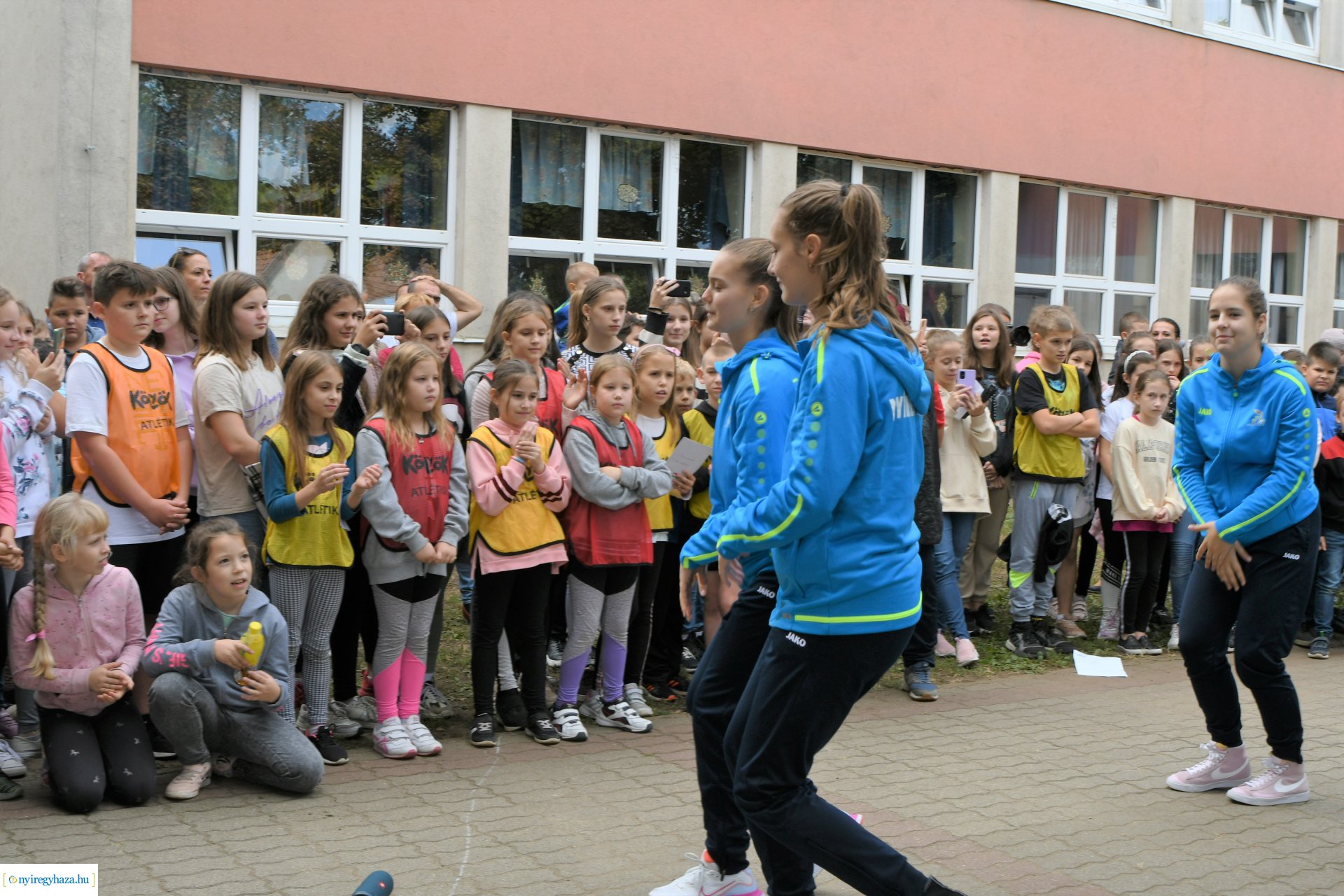 Játszótér avatás a Móricz Zsigmond Általános Iskolában