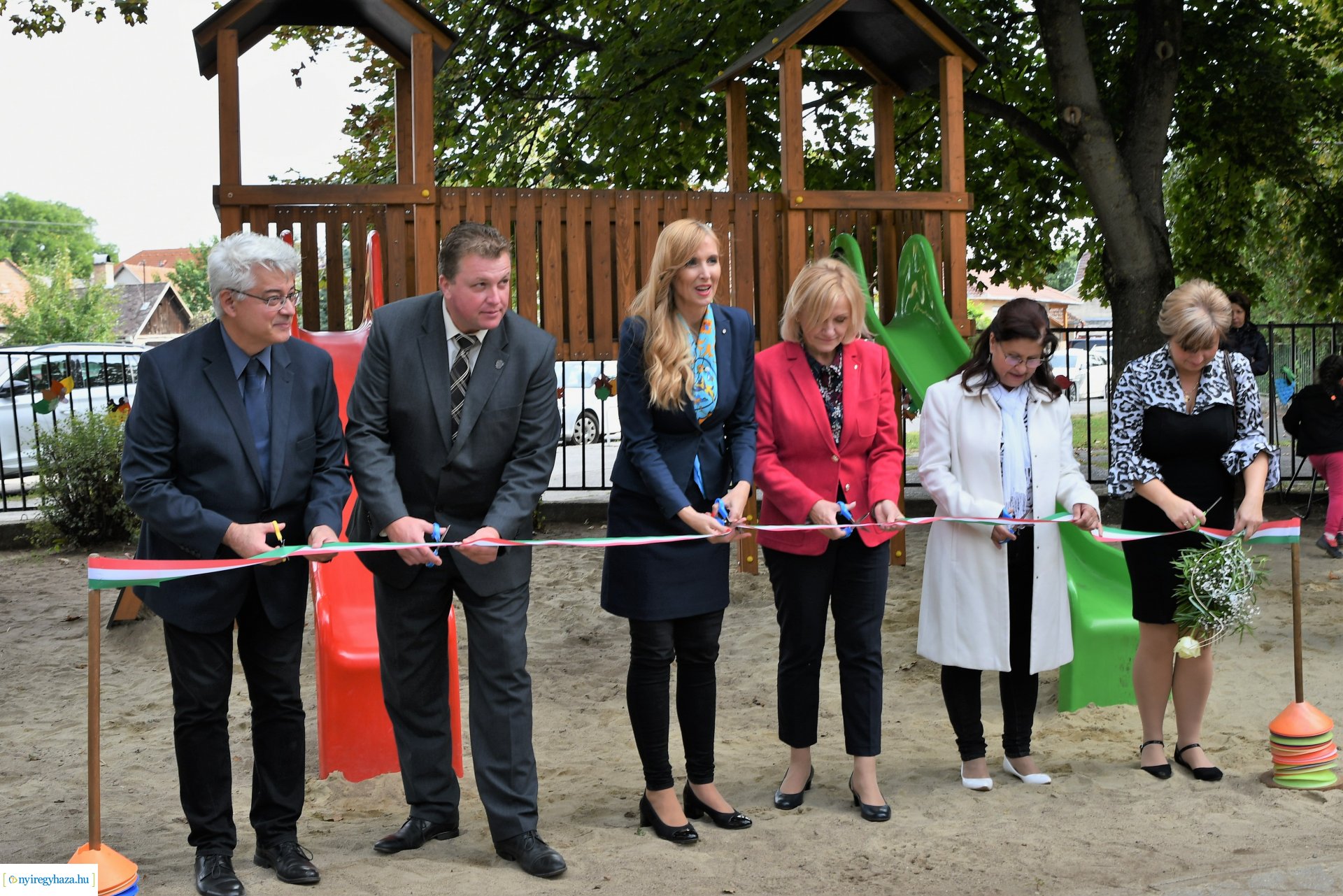 Játszótér avatás a Móricz Zsigmond Általános Iskolában