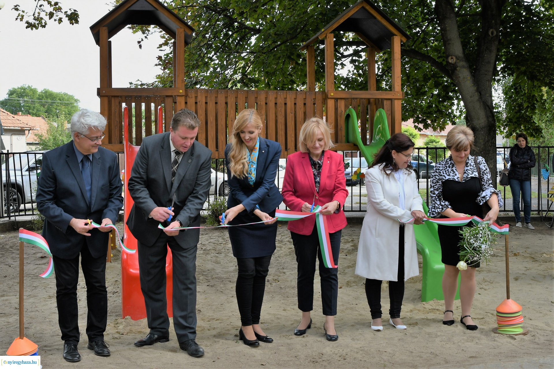 Játszótér avatás a Móricz Zsigmond Általános Iskolában