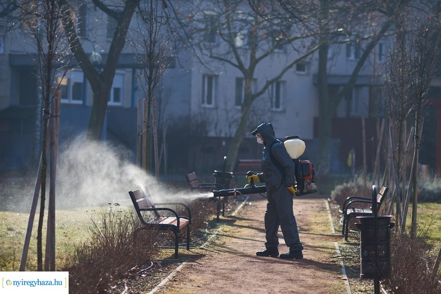 Játszótér fertőtlenítés a Jósavárosban 20210303