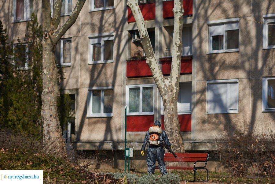 Játszótér fertőtlenítés a Jósavárosban 20210303