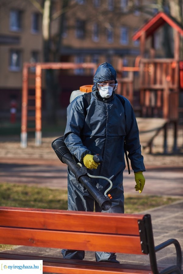 Játszótér fertőtlenítés a Jósavárosban 20210303