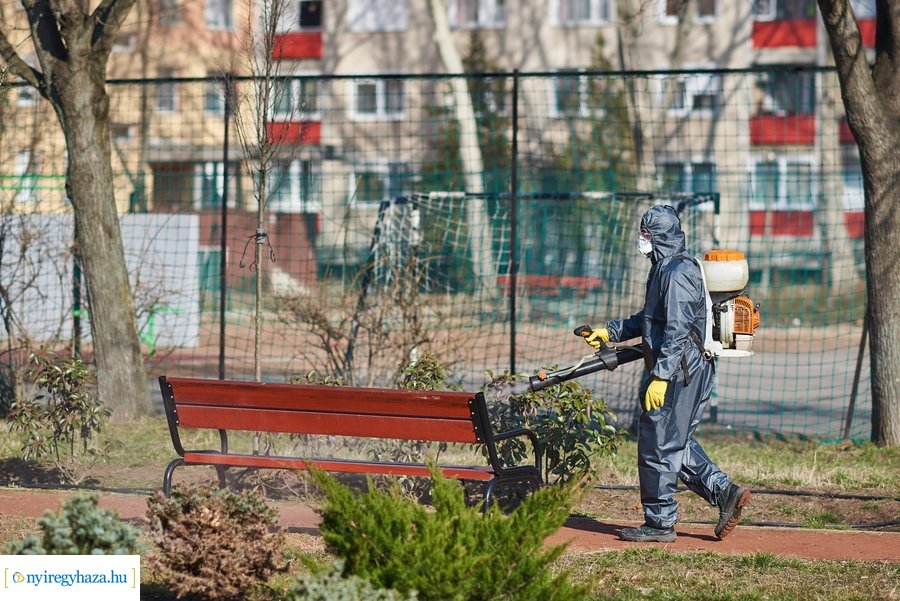 Játszótér fertőtlenítés a Jósavárosban 20210303