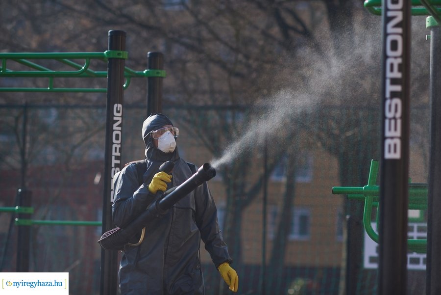 Játszótér fertőtlenítés a Jósavárosban 20210303
