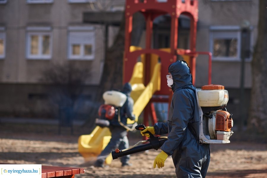 Játszótér fertőtlenítés a Jósavárosban 20210303