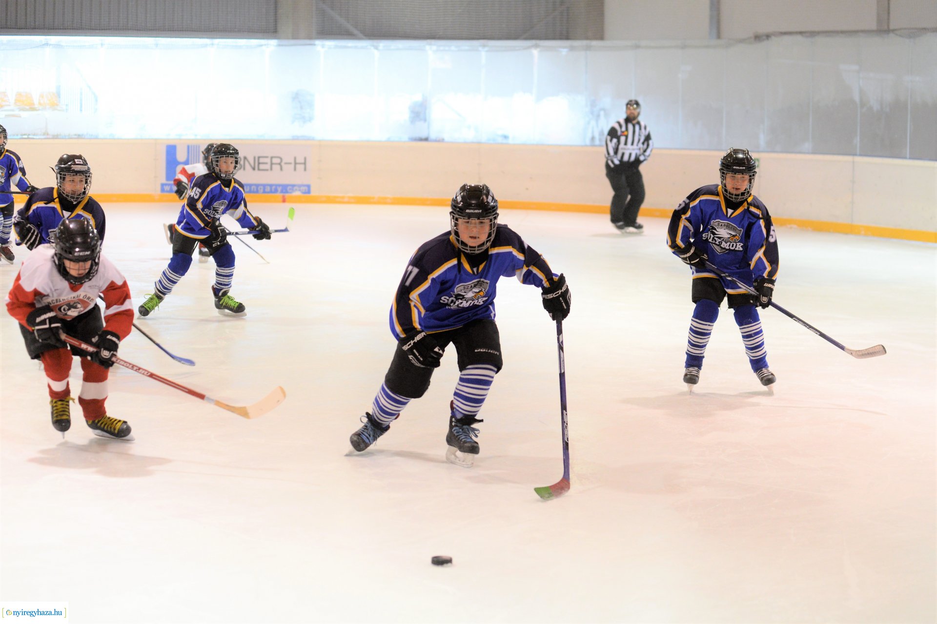 Jégkorong mérkőzések a Városi Jégpályán