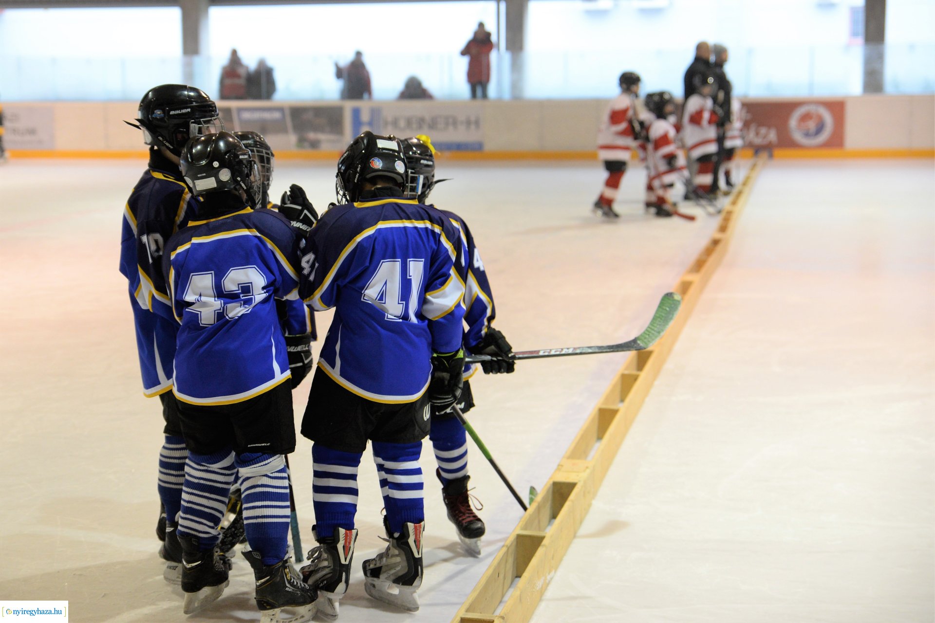 Jégkorong mérkőzések a Városi Jégpályán