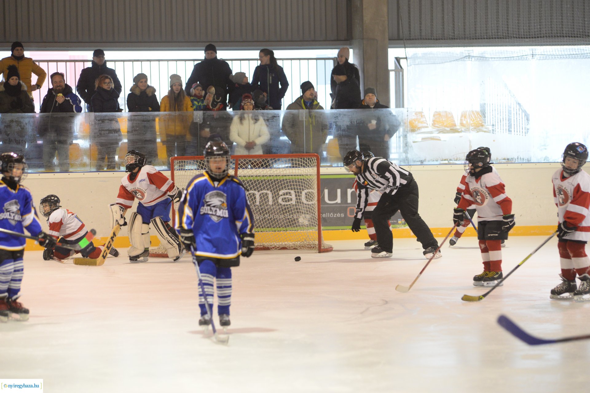 Jégkorong mérkőzések a Városi Jégpályán